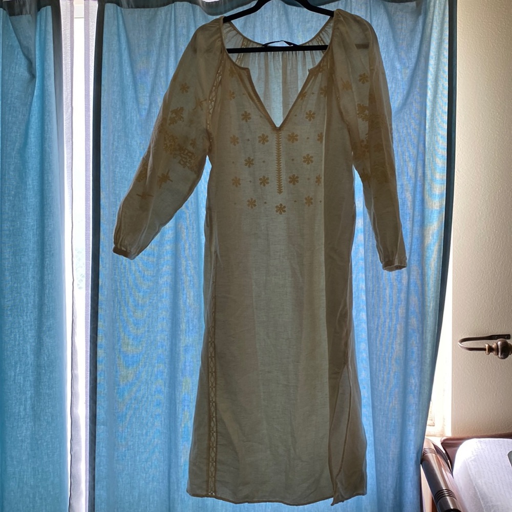 Embroidered off white Zara trafaluc dress size medium